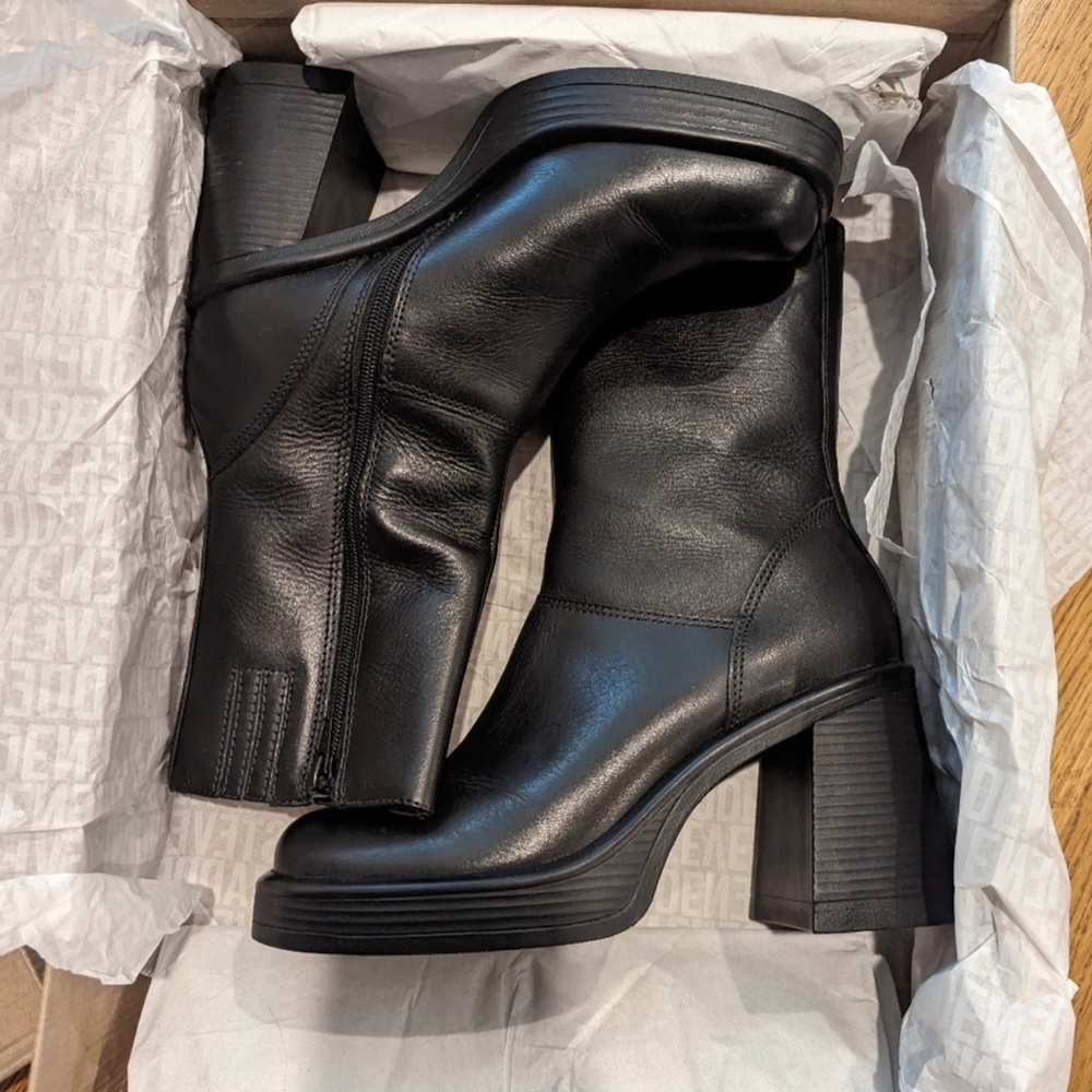 Steve Madden Fantsie Bootie Size 8